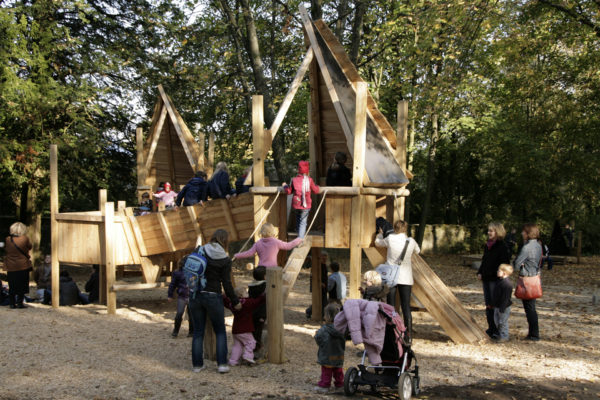 SPIELPLATZ ALTER FRIEDHOF